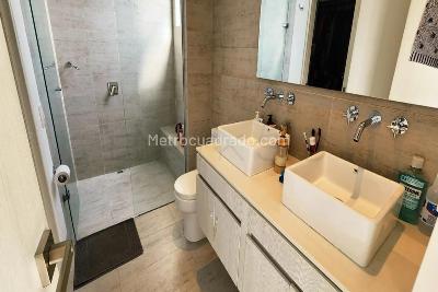 Apartamento de 2 alcobas en venta en El Poblado, Medellín, 135 m² · foto 8 de 11