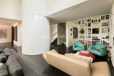 Casa de 5 alcobas en venta en Cerros De Niza, Bogotá, 898 m² · foto 2 de 20