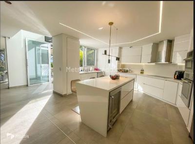 Casa de 4 alcobas en venta en Las Palmas, Medellín, 630 m² · foto 2 de 15