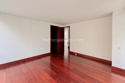 Apartamento de 3 alcobas en venta en Chico Alto, Bogotá, 216 m² · foto 14 de 20
