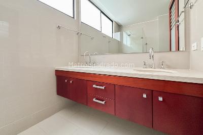 Apartamento de 3 alcobas en venta en Chico Alto, Bogotá, 216 m² · foto 15 de 20