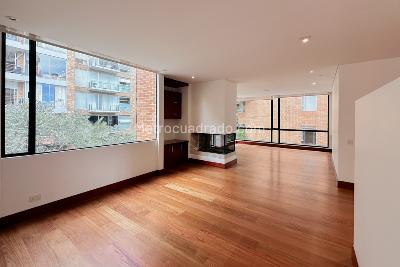 Apartamento de 3 alcobas en venta en Chico Alto, Bogotá, 216 m² · foto 2 de 20