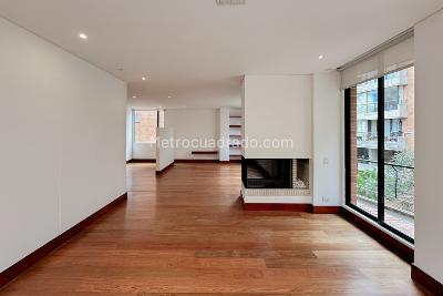 Apartamento de 3 alcobas en venta en Chico Alto, Bogotá, 216 m² · foto 4 de 20