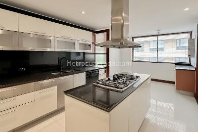 Apartamento de 4 alcobas en venta en Chico, Bogotá, 252 m² · foto 10 de 20