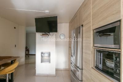 Apartamento de 3 alcobas en venta en Laureles, Medellín, 165 m² · foto 11 de 20
