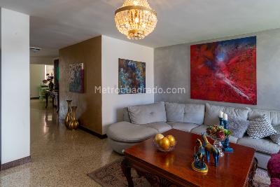 Apartamento de 3 alcobas en venta en Laureles, Medellín, 165 m² · foto 2 de 20