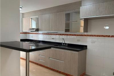 Apartamento de 3 alcobas en venta en Laureles, Medellín, 205 m² · foto 3 de 16