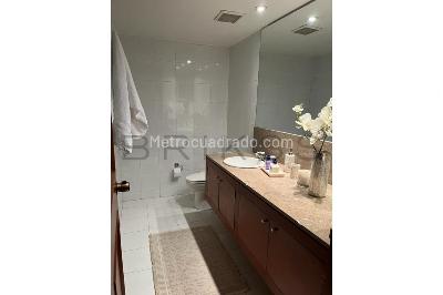 Apartamento de 2 alcobas en venta en Chico Norte, Bogotá, 140 m² · foto 10 de 10