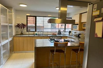 Apartamento de 2 alcobas en venta en Chico Norte, Bogotá, 140 m² · foto 4 de 10