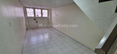 Casa de 5 alcobas en venta en Boita, Bogotá, 252 m² · foto 2 de 15