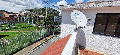Casa de 5 alcobas en venta en El Sol, Funza, 230 m² · foto 2 de 16