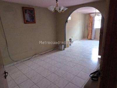 Casa de 5 alcobas en venta en Nueva Delicias, Bogotá, 315 m² · foto 9 de 19