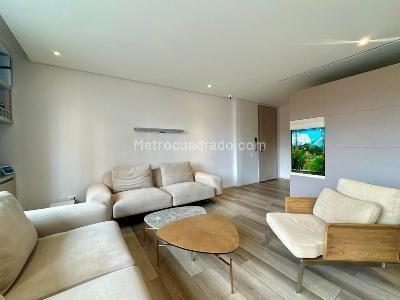 Apartamento de 3 alcobas en venta en Santa Barbara Oriental, Bogotá, 131 m² · foto 2 de 20
