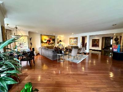Apartamento de 3 alcobas en venta en La Cabrera, Bogotá, 370 m² · foto 2 de 20