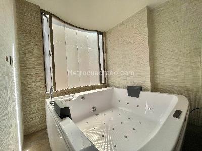 Apartamento de 5 alcobas en venta en Santa Barbara, Bogotá, 686 m² · foto 16 de 20