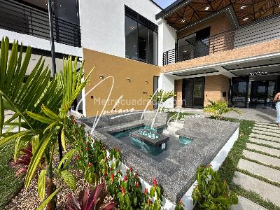 Casa de 4 alcobas en venta en Armenia, Armenia, 720 m² · foto 3 de 20