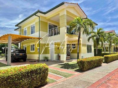 Casa de 4 alcobas en venta en Girardot, Girardot, 250 m² · foto 3 de 20