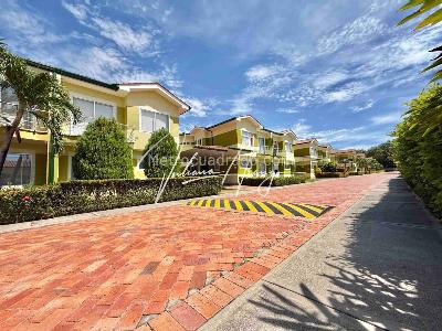 Casa de 4 alcobas en venta en Girardot, Girardot, 250 m² · foto 2 de 20