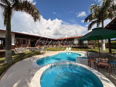 Casa de 3 alcobas en venta en Armenia, Armenia, 494 m² · foto 13 de 20