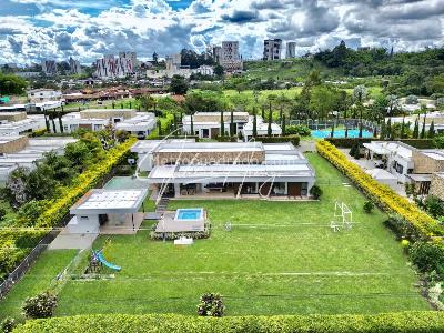 Casa de 4 alcobas en venta en Armenia, Armenia, 500 m² · foto 2 de 20