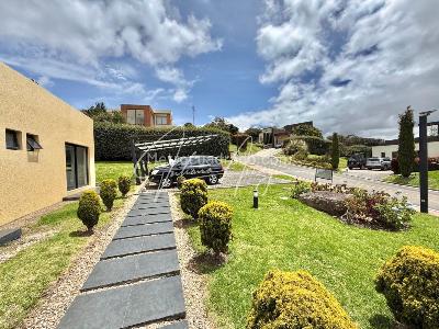 Casa de 4 alcobas en venta en La Calera, La Calera, 346 m² · foto 2 de 20