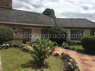 Casa de 3 alcobas en arriendo en Santa Barbara Alta, Bogotá, 350 m² · foto 1 de 19