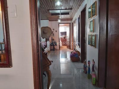 Casa de 4 alcobas en venta en Nueva Autopista, Bogotá, 202 m² · foto 19 de 20