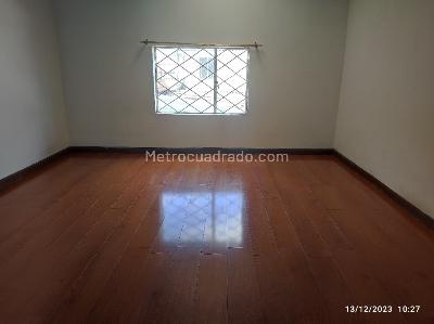 Casa de 5 alcobas en venta en Santa Maria Del Lago, Bogotá, 250 m² · foto 15 de 19