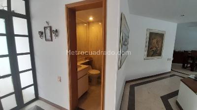 Casa de 3 alcobas en venta en El Peñon, Girardot, 225 m² · foto 2 de 11