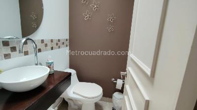 Casa de 3 alcobas en venta en Malibu Batan, Bogotá, 300 m² · foto 8 de 20