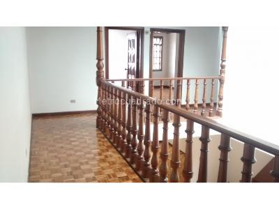 Casa de 5 alcobas en venta en Nueva Autopista, Bogotá, 480 m² · foto 3 de 8