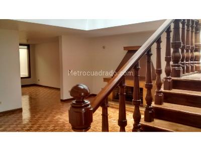 Casa de 5 alcobas en venta en Nueva Autopista, Bogotá, 480 m² · foto 5 de 8