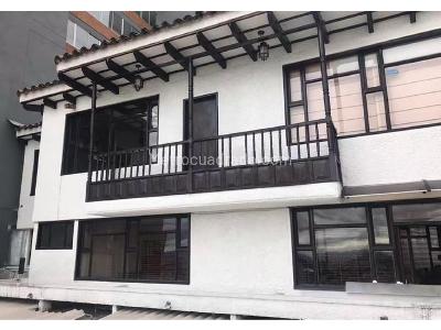 Casa de 5 alcobas en venta en El Castillo, Bogotá, 652 m² · foto 2 de 17
