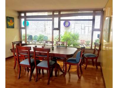Casa de 5 alcobas en venta en El Castillo, Bogotá, 652 m² · foto 3 de 17