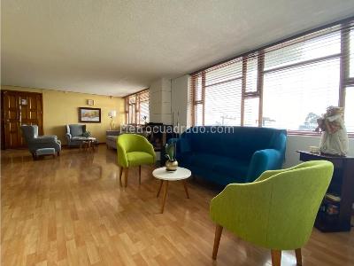 Casa de 5 alcobas en venta en El Castillo, Bogotá, 652 m² · foto 4 de 17