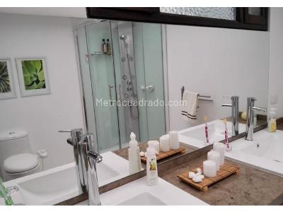 Casa de 5 alcobas en venta en El Castillo, Bogotá, 652 m² · foto 9 de 17
