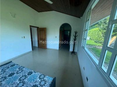 Casa de 4 alcobas en venta en Vereda Nilo, Girardot, 350 m² · foto 13 de 20