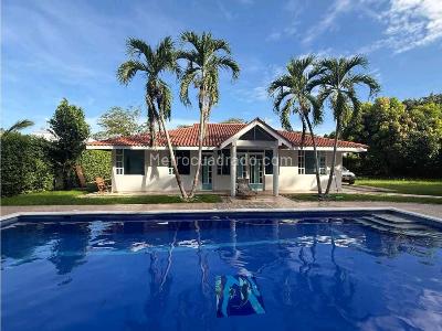 Casa de 4 alcobas en venta en Vereda Nilo, Girardot, 350 m² · foto 2 de 20