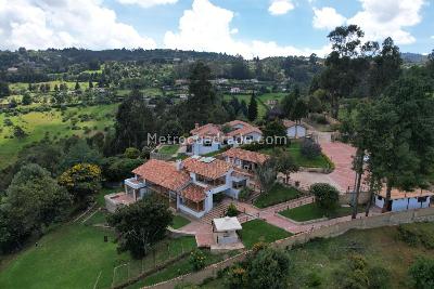 Casa de 4 alcobas en venta en Conjunto Alto De La Cruz, Chía, 515 m² · foto 3 de 18