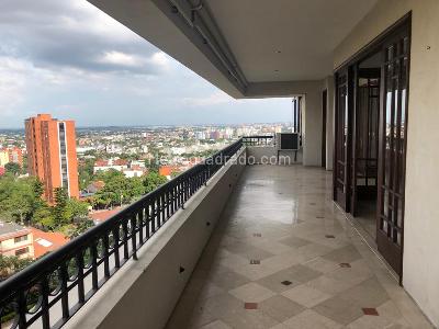 Apartamento de 3 alcobas en venta en Cristales, Cali, 256 m² · foto 3 de 20
