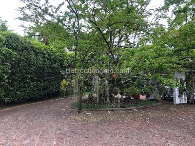 Casa de 5 alcobas en venta en Ciudad Jardin, Cali, 578 m² · foto 2 de 20