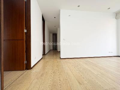 Apartamento de 4 alcobas en venta en Chico Reservado Chico, Bogotá, 198 m² · foto 5 de 20
