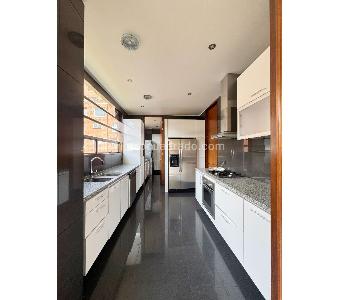 Apartamento de 4 alcobas en venta en Chico Reservado Chico, Bogotá, 198 m² · foto 8 de 20