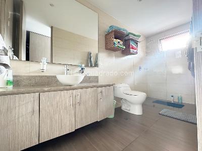 Apartamento de 3 alcobas en venta en Santa Barbara Central, Bogotá, 118 m² · foto 12 de 20