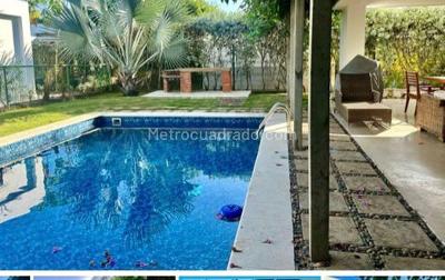 Casa de 4 alcobas en venta en Barcelona, Cartagena, 240 m² · foto 2 de 13