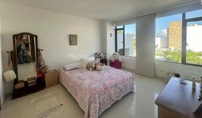 Casa de 4 alcobas en venta en Barcelona, Cartagena, 240 m² · foto 4 de 13