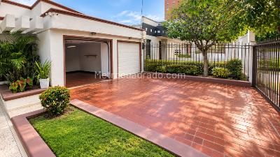 Casa de 5 alcobas en venta en El Tabor, Barranquilla, 520 m² · foto 2 de 11