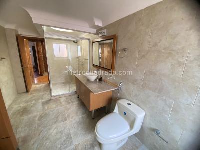 Apartamento de 5 alcobas en arriendo en Chico Norte, Bogotá, 300 m² · foto 18 de 20