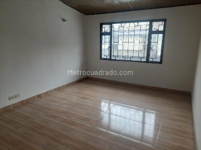 Casa de 5 alcobas en arriendo en Normandia Occidental, Bogotá, 321 m² · foto 2 de 20