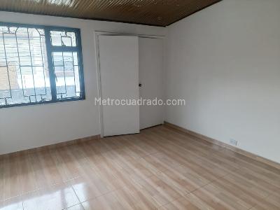 Casa de 5 alcobas en arriendo en Normandia Occidental, Bogotá, 321 m² · foto 4 de 20